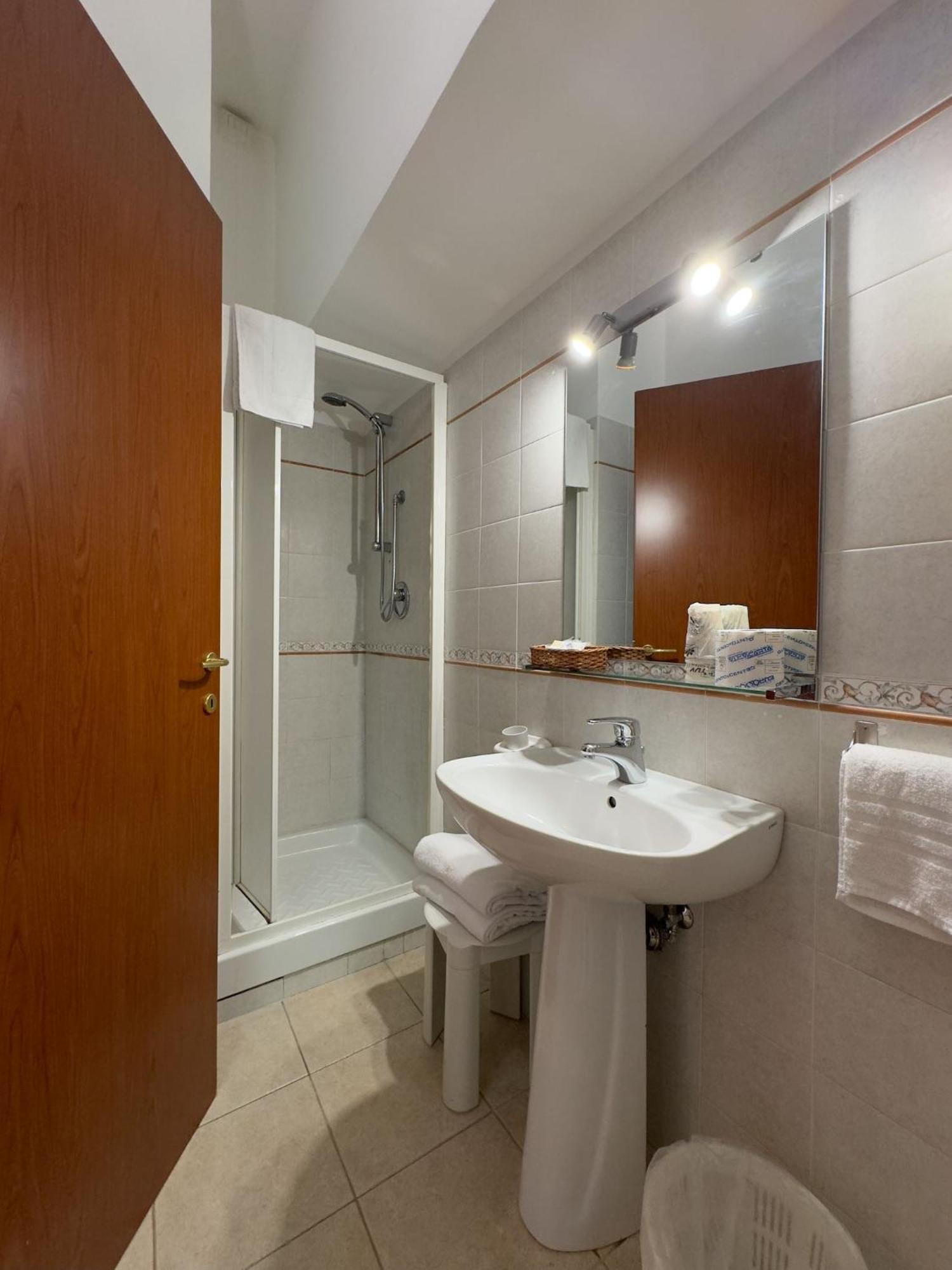 Hotel Villa Robinia Genzano di Roma Exterior foto