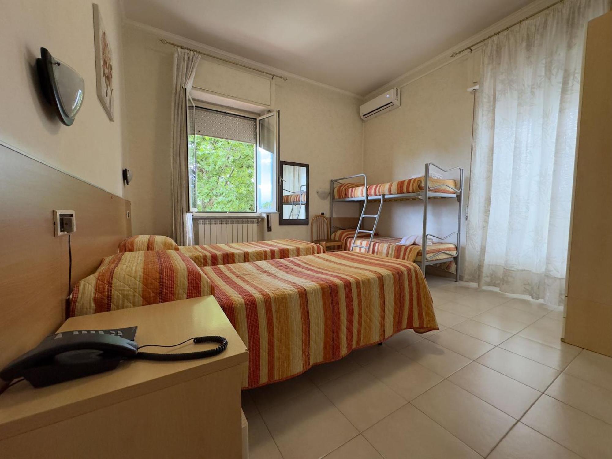 Hotel Villa Robinia Genzano di Roma Exterior foto