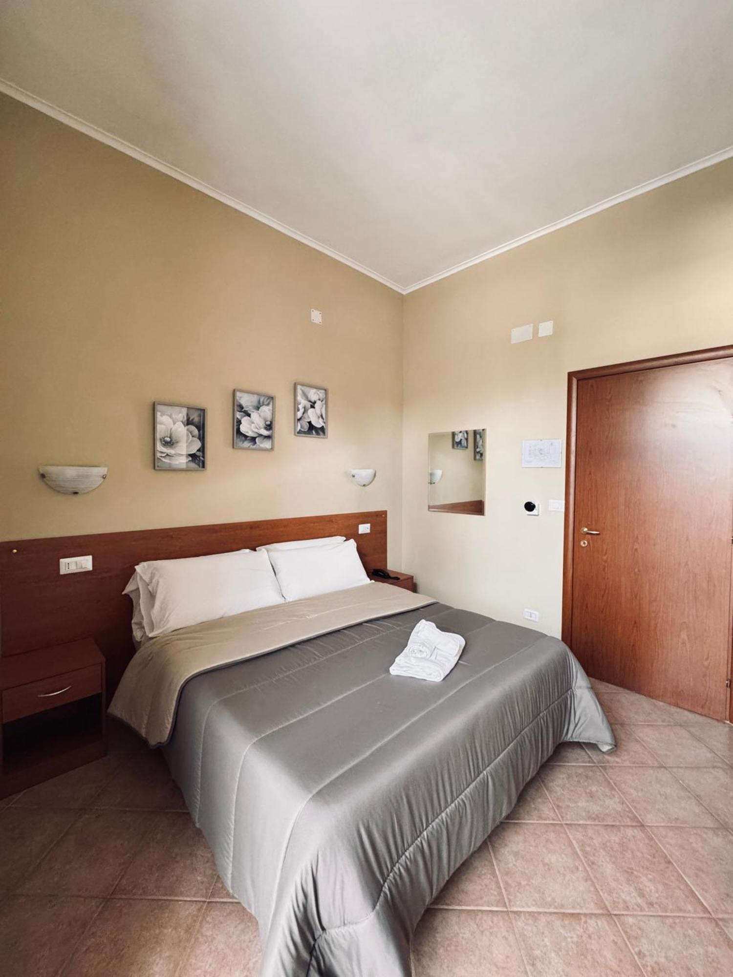 Hotel Villa Robinia Genzano di Roma Exterior foto