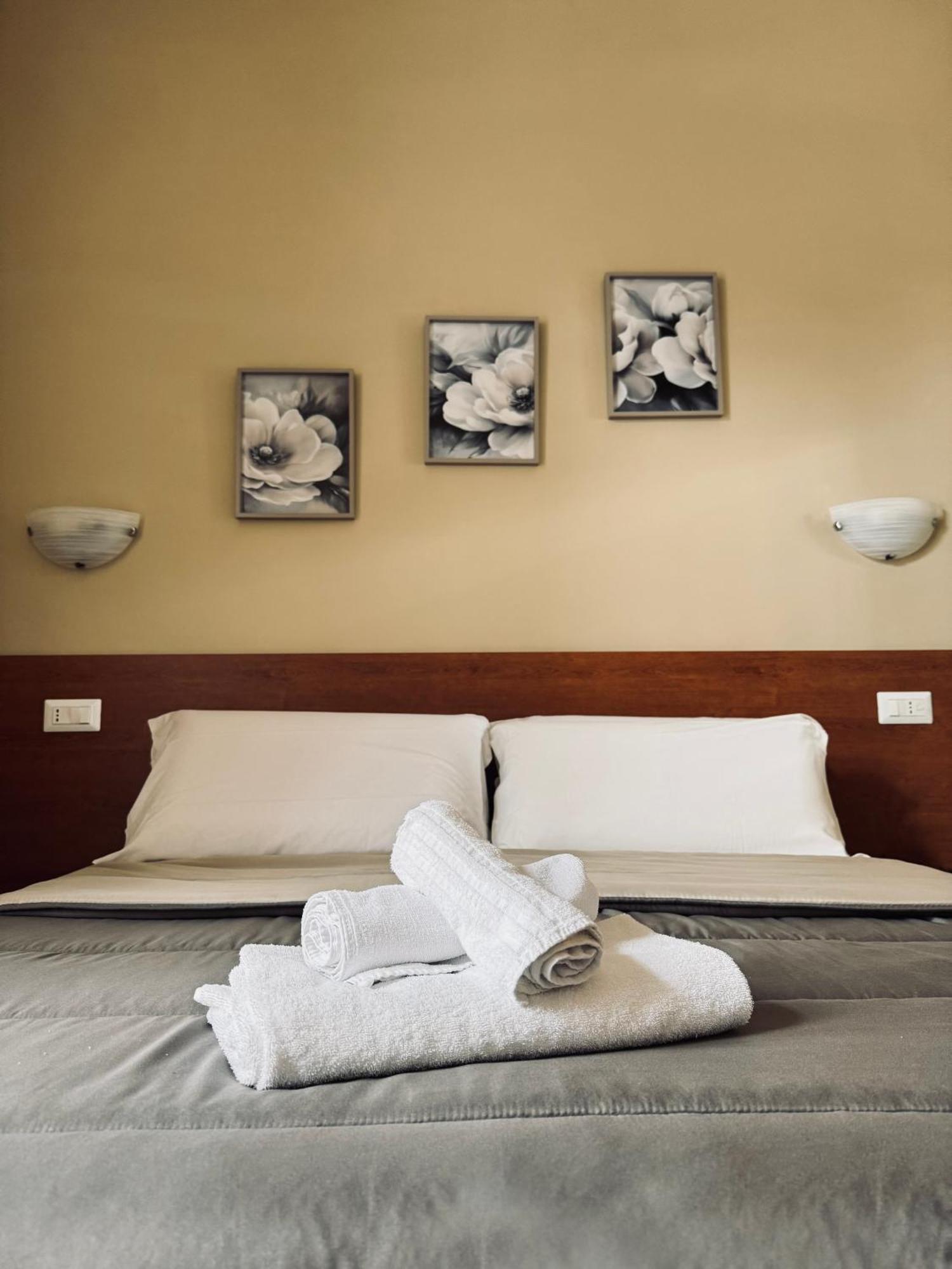Hotel Villa Robinia Genzano di Roma Exterior foto