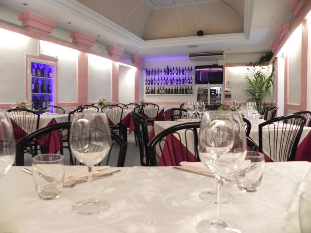 Hotel Villa Robinia Genzano di Roma Exterior foto