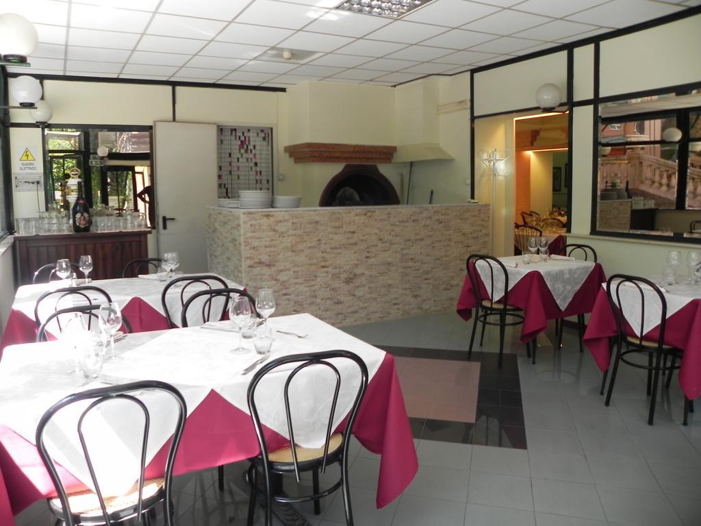 Hotel Villa Robinia Genzano di Roma Exterior foto