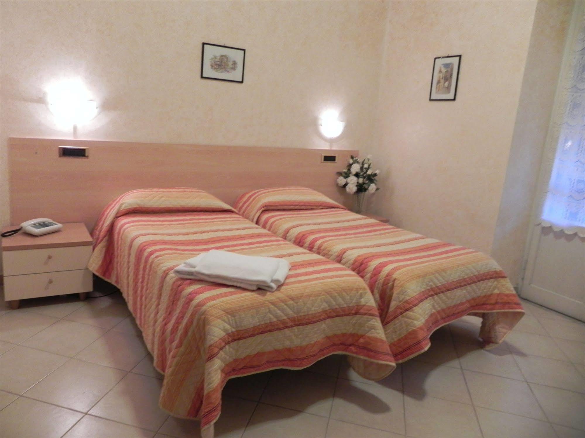 Hotel Villa Robinia Genzano di Roma Exterior foto