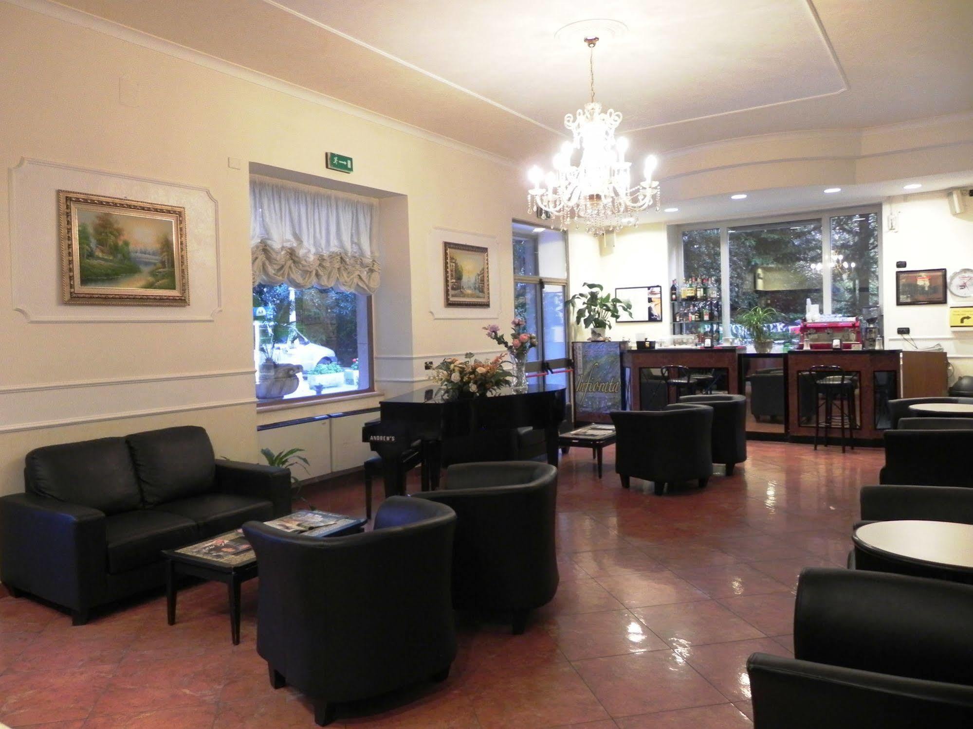 Hotel Villa Robinia Genzano di Roma Exterior foto