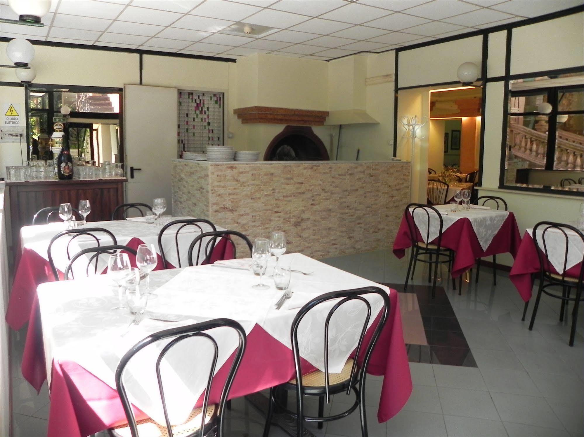 Hotel Villa Robinia Genzano di Roma Exterior foto
