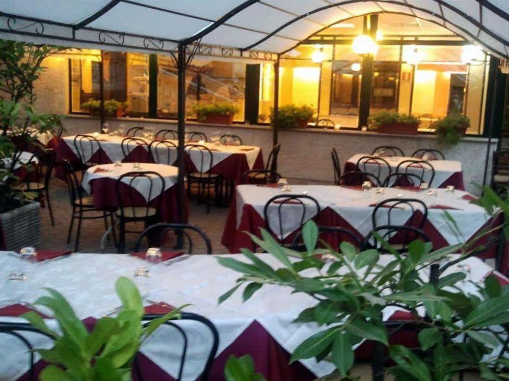 Hotel Villa Robinia Genzano di Roma Exterior foto